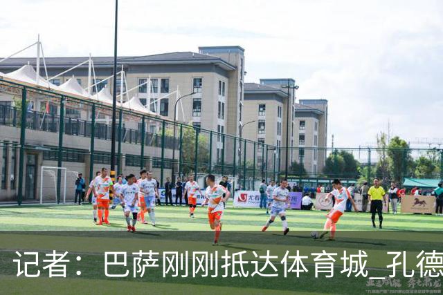 记者：巴萨刚刚抵达体育城 孔德能否出战巴黎尚存疑
